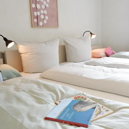 Landliv Huus - Mit Familienbett & Spielzimmer * Husby